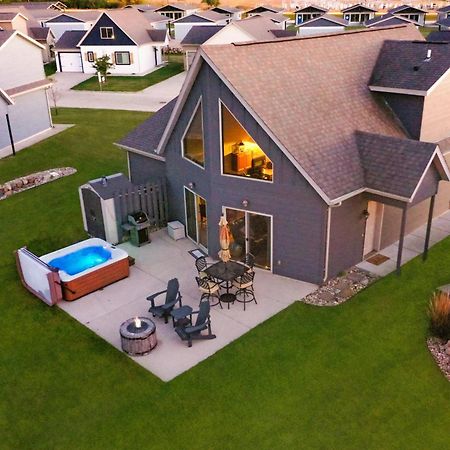 Arnolds Park Boho Bungalow On The Pond W/ Hot Tub מראה חיצוני תמונה
