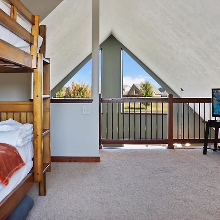 Arnolds Park Boho Bungalow On The Pond W/ Hot Tub מראה חיצוני תמונה