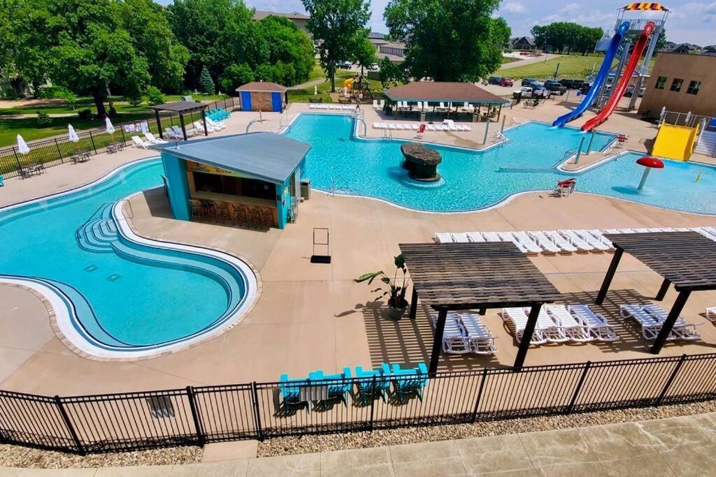Arnolds Park Boho Bungalow On The Pond W/ Hot Tub מראה חיצוני תמונה